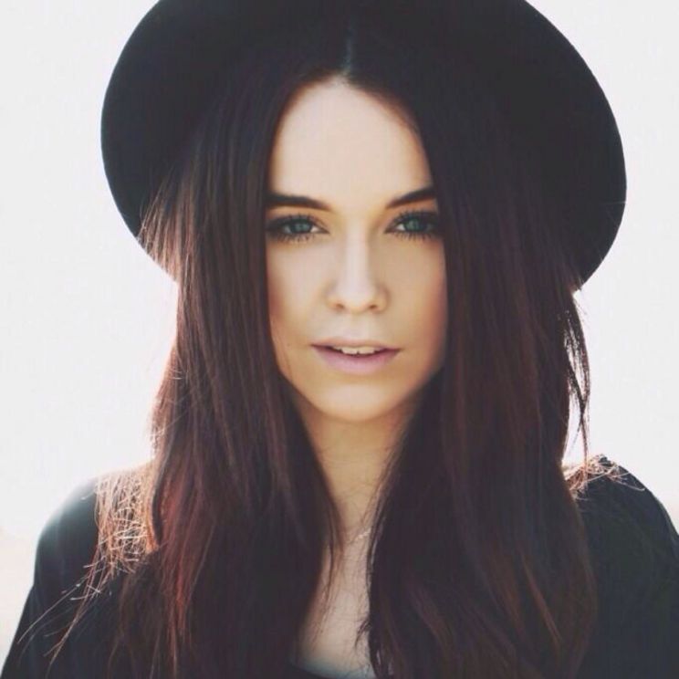 Acacia Brinley