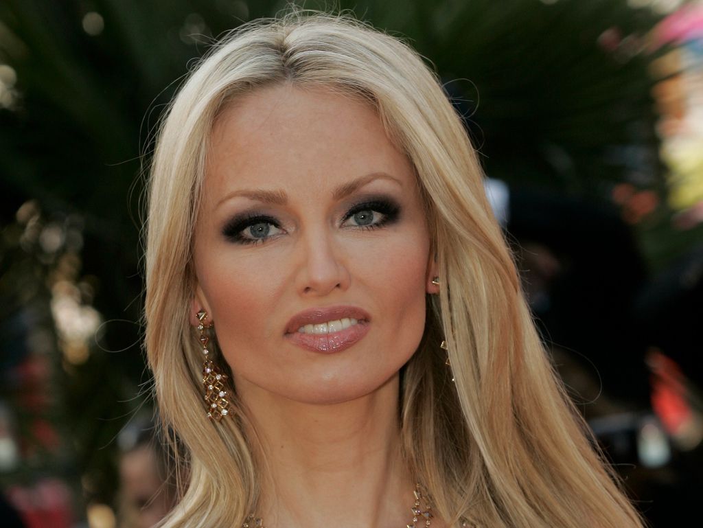 Pictures of Adriana Karembeu