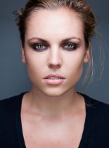 Agnes Bruckner photo