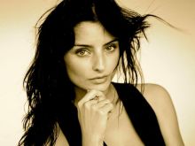 Aislinn Derbez