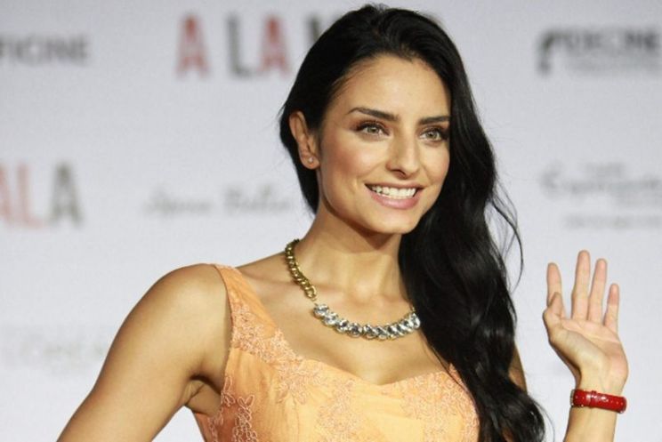 Aislinn Derbez
