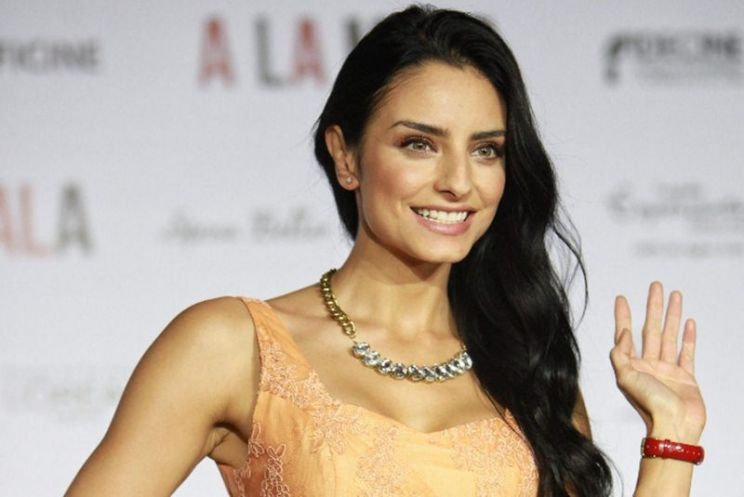 Aislinn Derbez