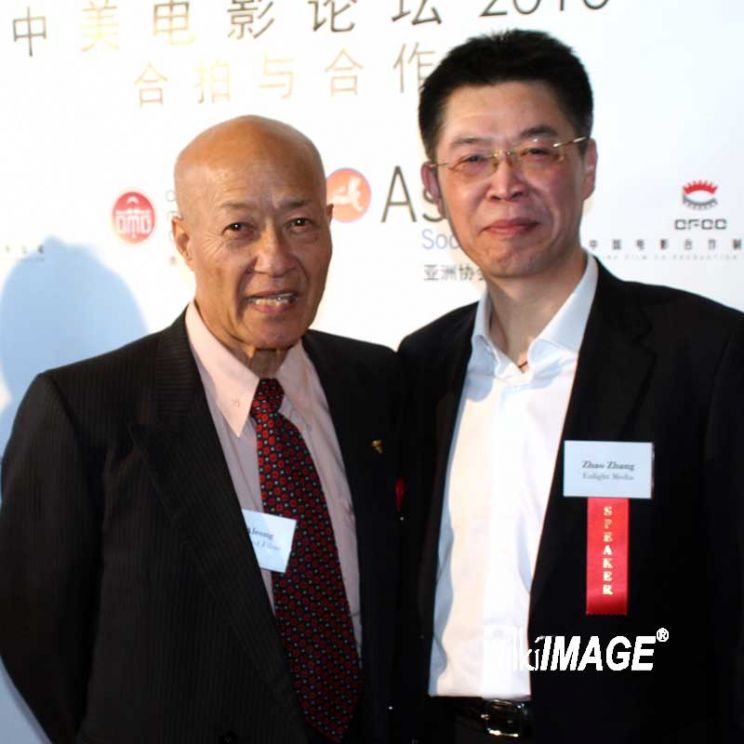 Aki Aleong