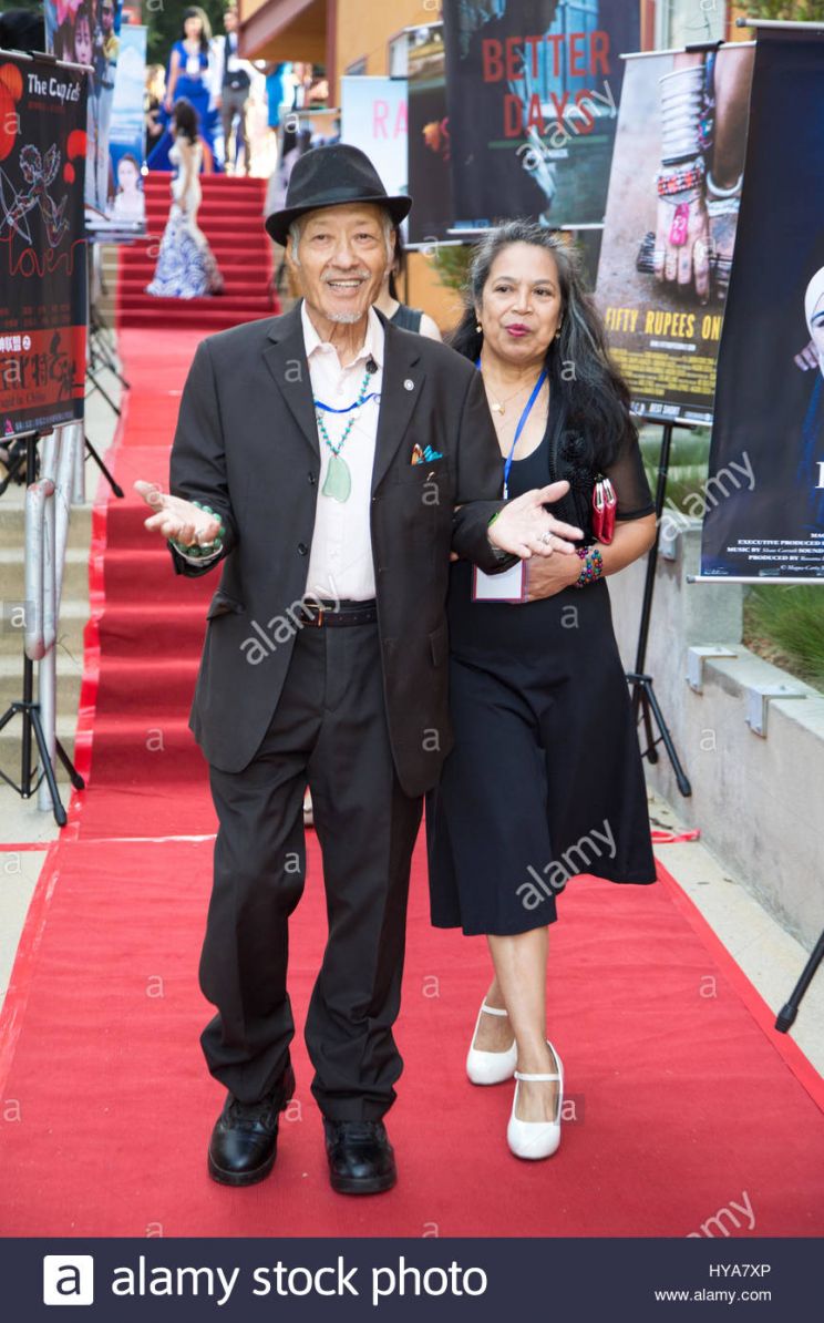 Aki Aleong