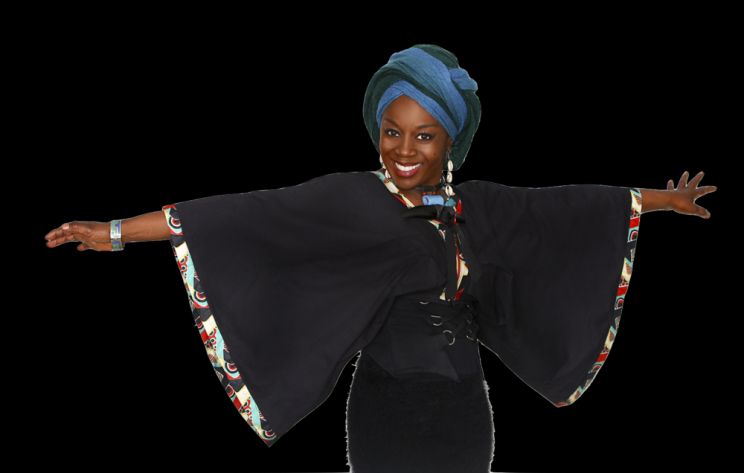 Akosua Busia
