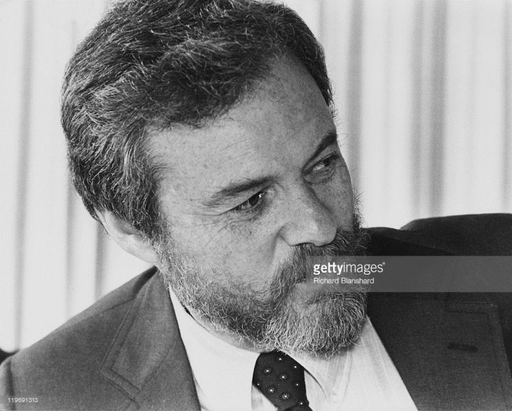 Alan J. Pakula