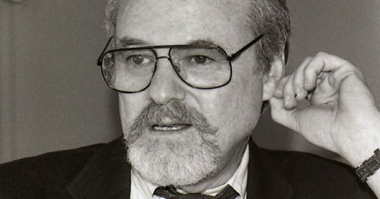 Alan J. Pakula