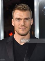 Alan Ritchson #82719 picture (Portrait Medium)