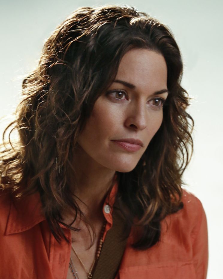 Alana De La Garza