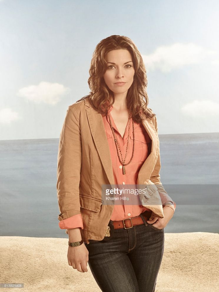 Alana De La Garza