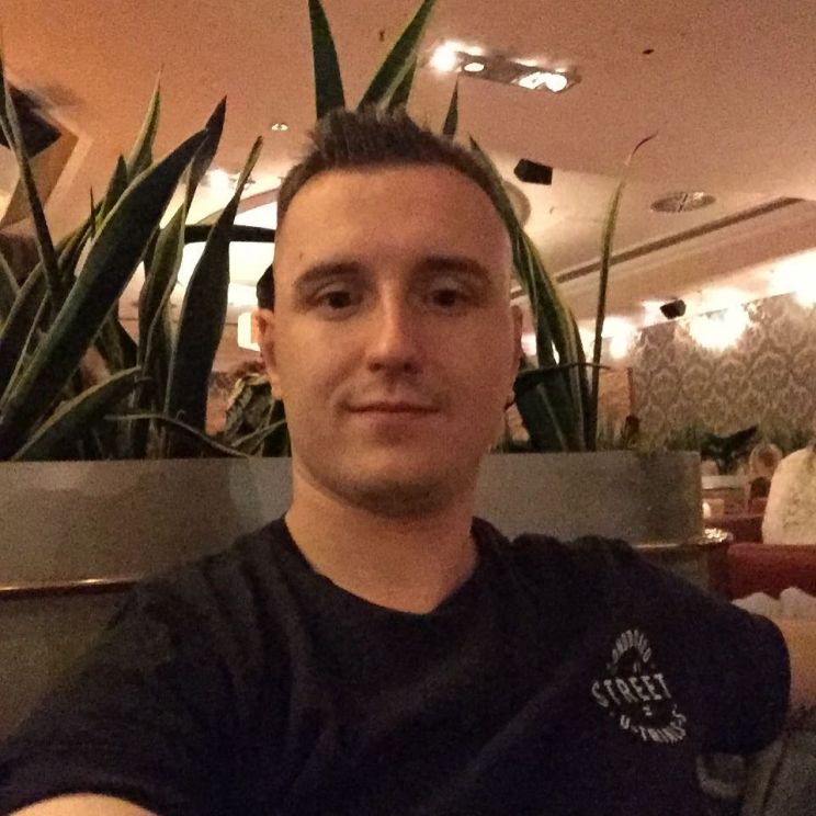 Alex Esola