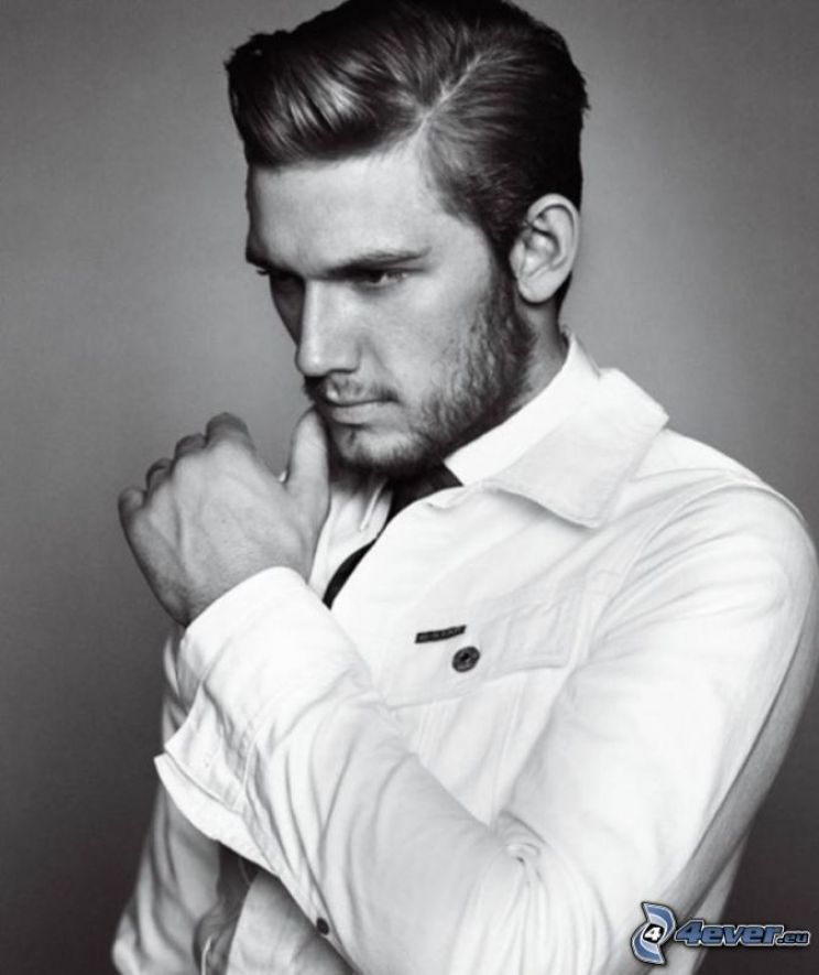 Alex Pettyfer