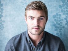 Alex Roe