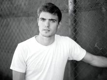 Alex Roe