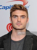 Alex Roe