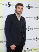 Alex Roe