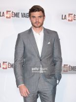 Alex Roe