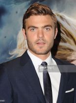 Alex Roe