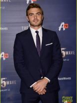 Alex Roe