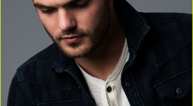 Alex Roe