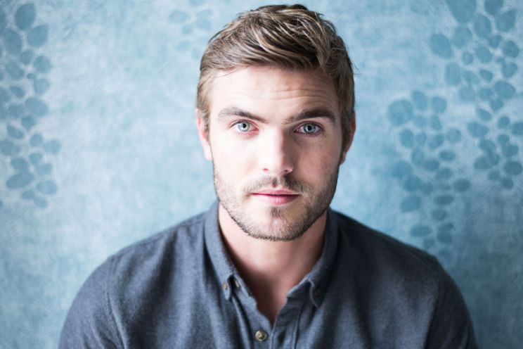 Alex Roe