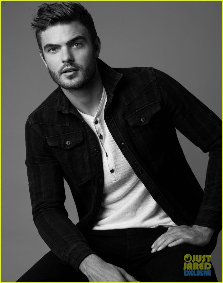 Alex Roe