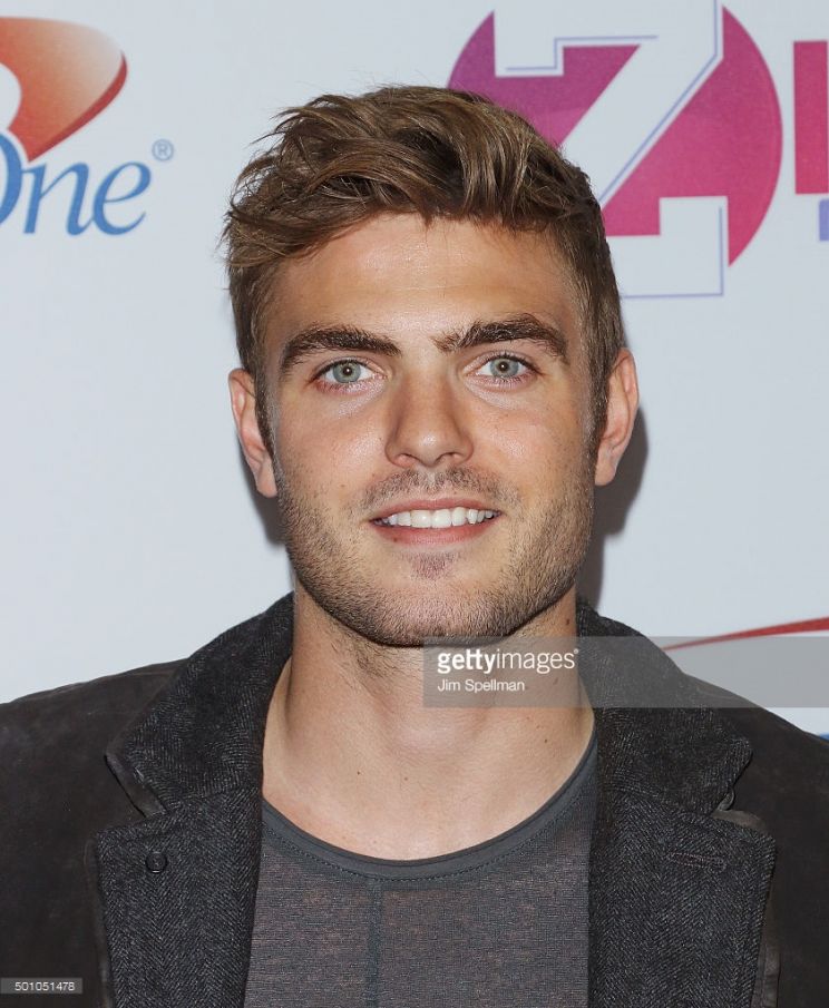 Alex Roe