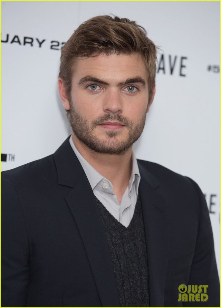 Alex Roe