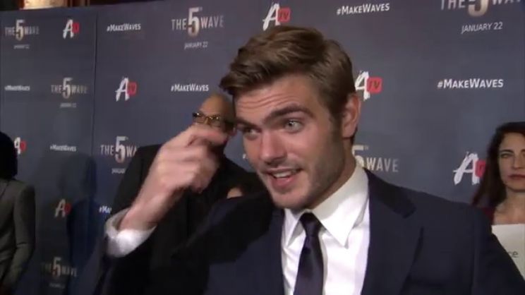 Alex Roe