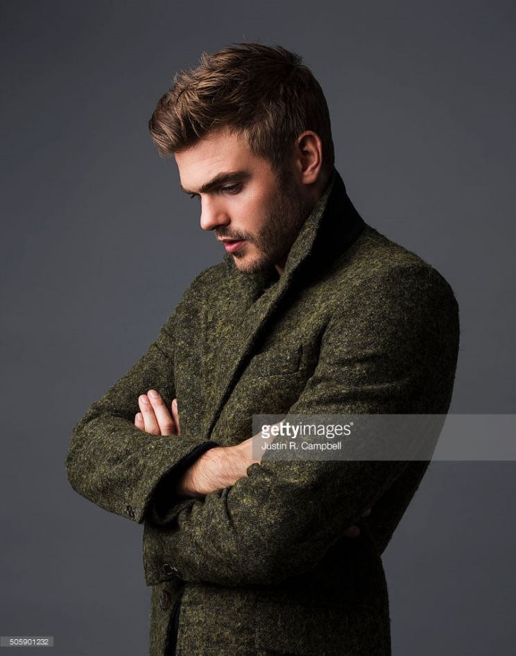 Alex Roe