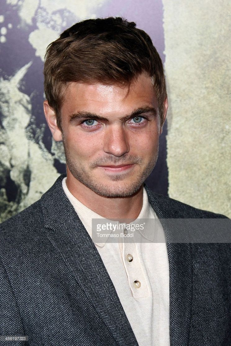 Alex Roe