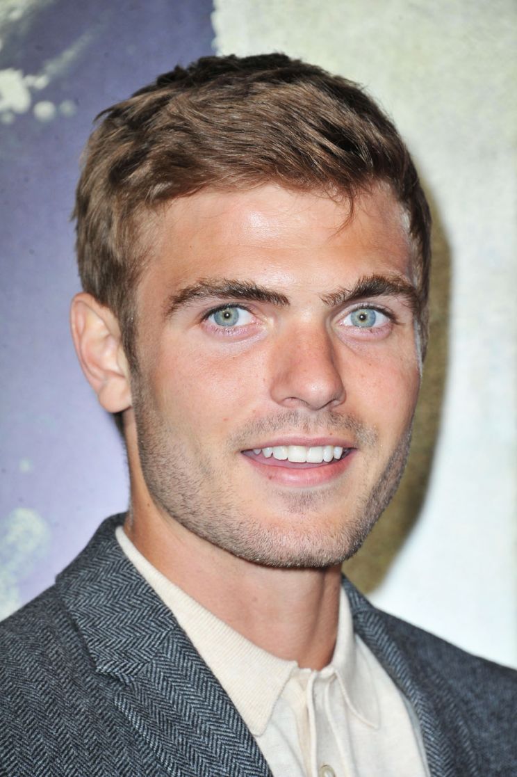 Alex Roe