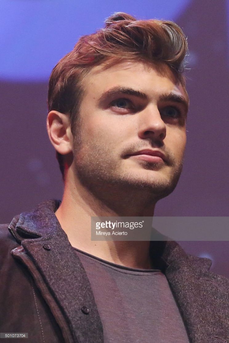 Alex Roe