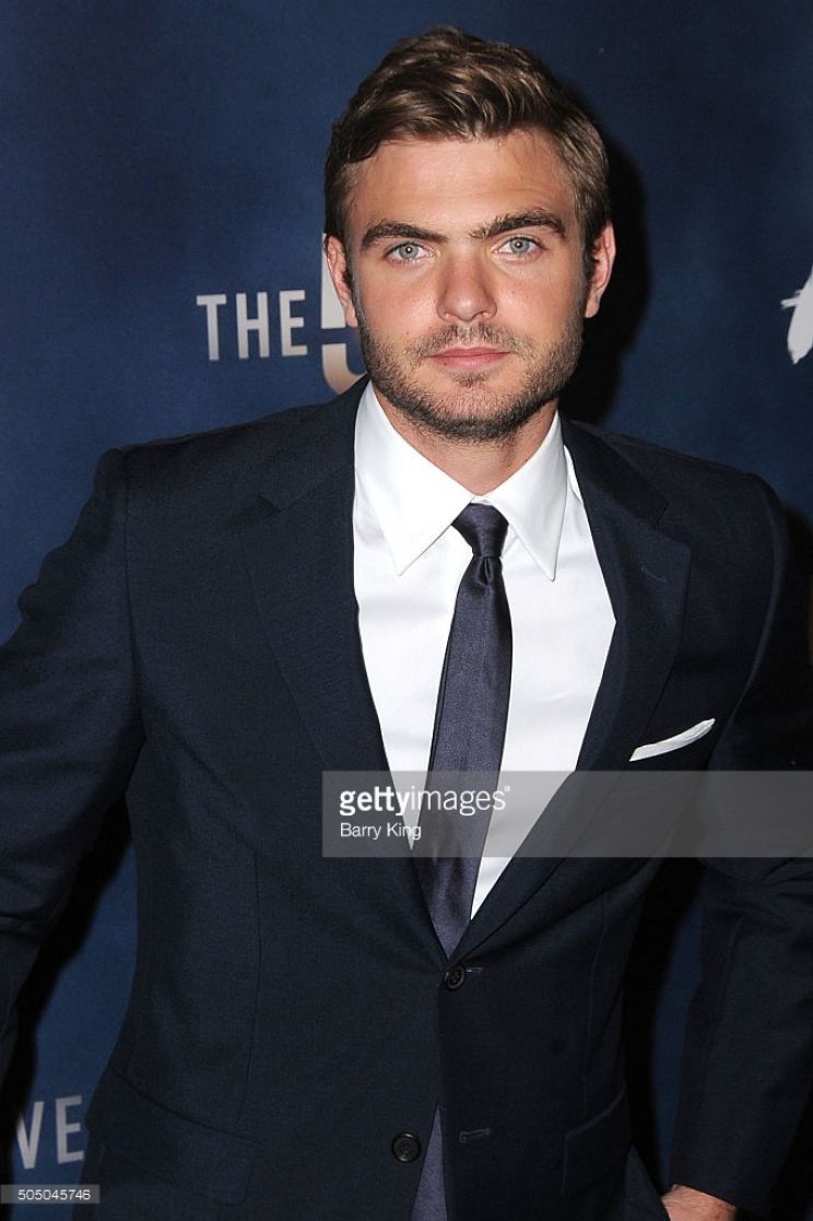 Alex Roe