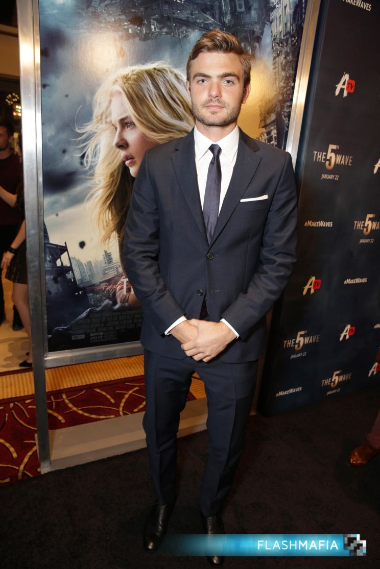 Alex Roe