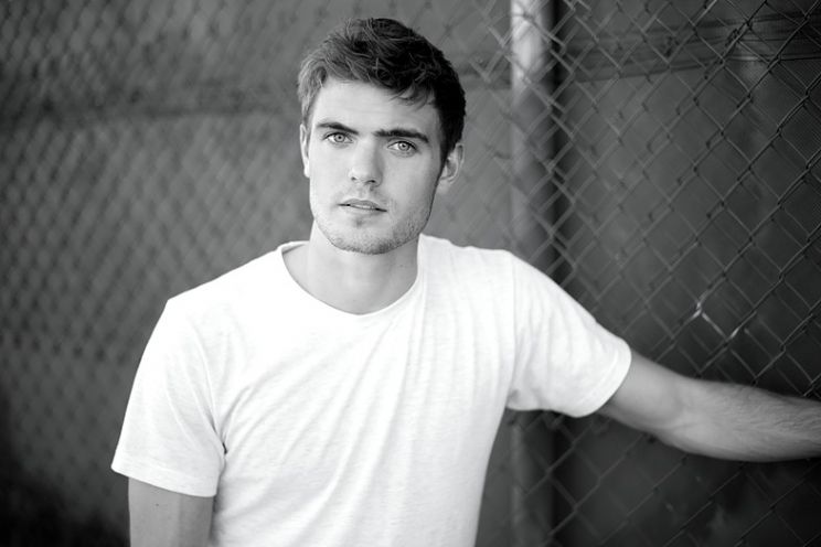 Alex Roe