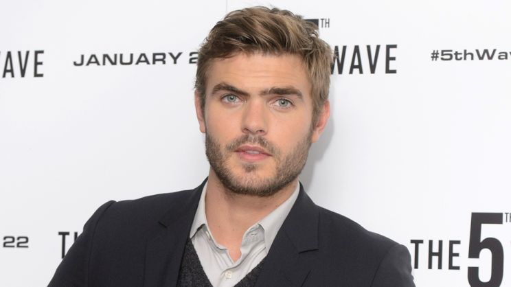 Alex Roe