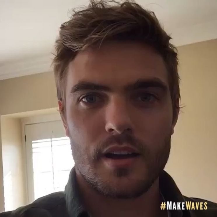 Alex Roe