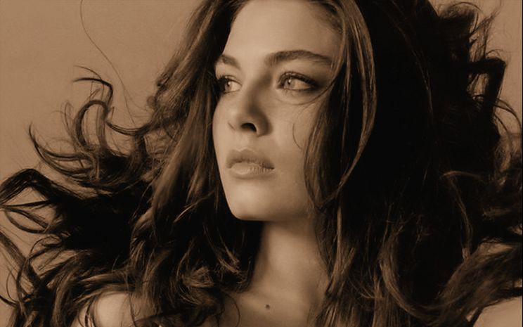 Alexa Davalos