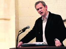 Alexander Armstrong