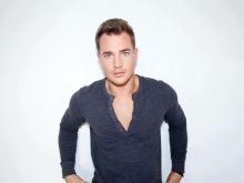 Alexander Dreymon