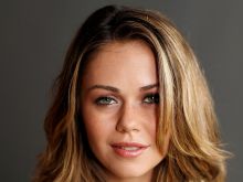 Alexis Dziena photo