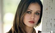 Alexis Dziena