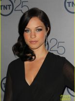 Alexis Knapp