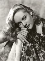 Alexis Smith photo
