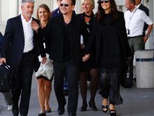 Ali Hewson #2984836 picture (Landscape Medium)