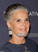 Ali MacGraw photo