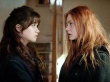 Alice Englert photo