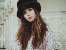 Alice Englert photo