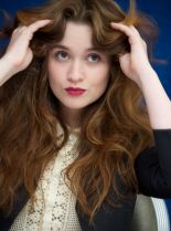 Alice Englert photo